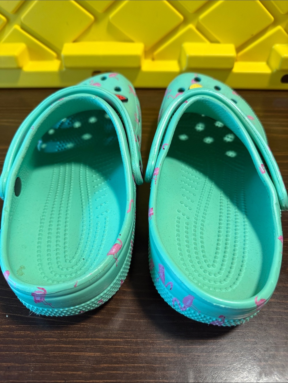 CROCS woman Teal Clogs with Pink Flamingo Print and Jibbitz - Picture 2 of 4